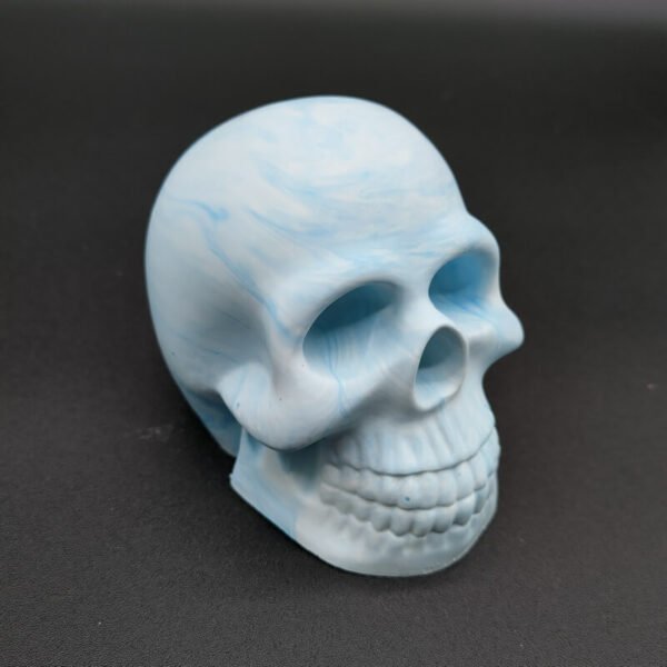 Skull déco en résine minérale marbré bleu