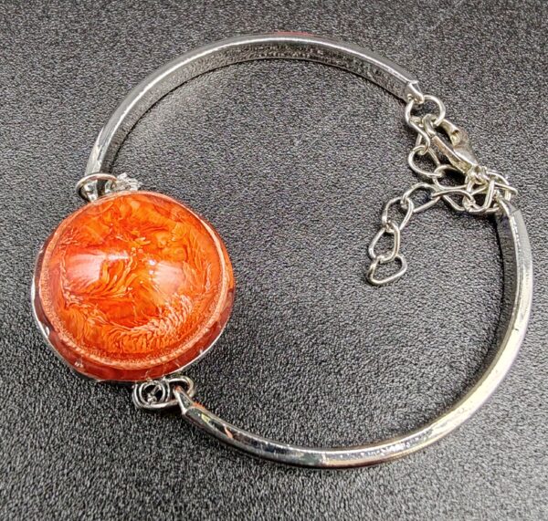 bracelet-résine-epoxy-rouge-orangé-argenté