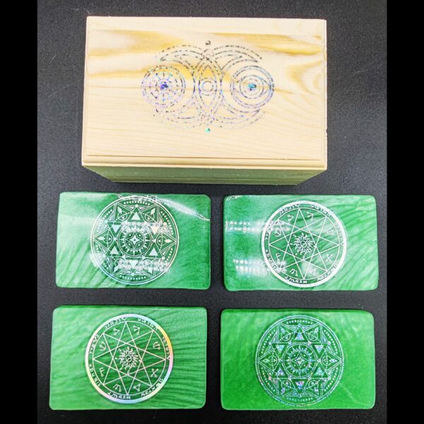 boite-pin-sous-verres-résine-epoxy-vert-mandala-astronomie-astrologie-holographique