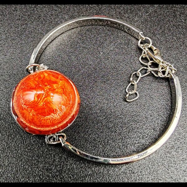 bracelet-résine-epoxy-rouge-orangé-argenté