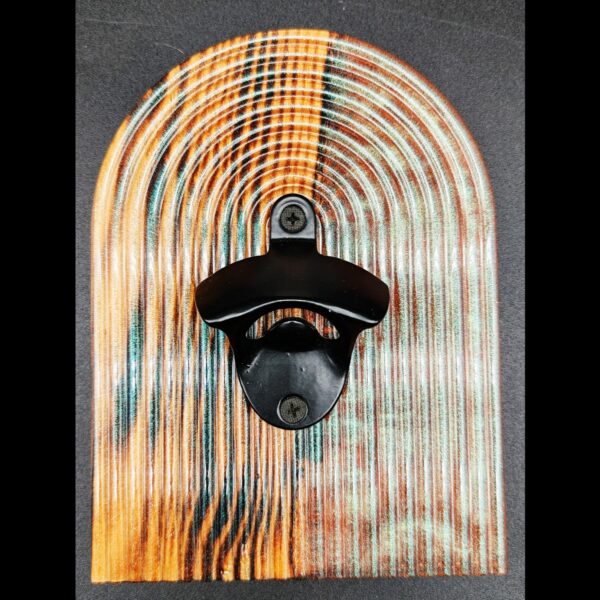 décapsuleur-mural-aimanté-bois-pin-brulé-résine-epoxy-rose-holographique-noir-fixation-murale