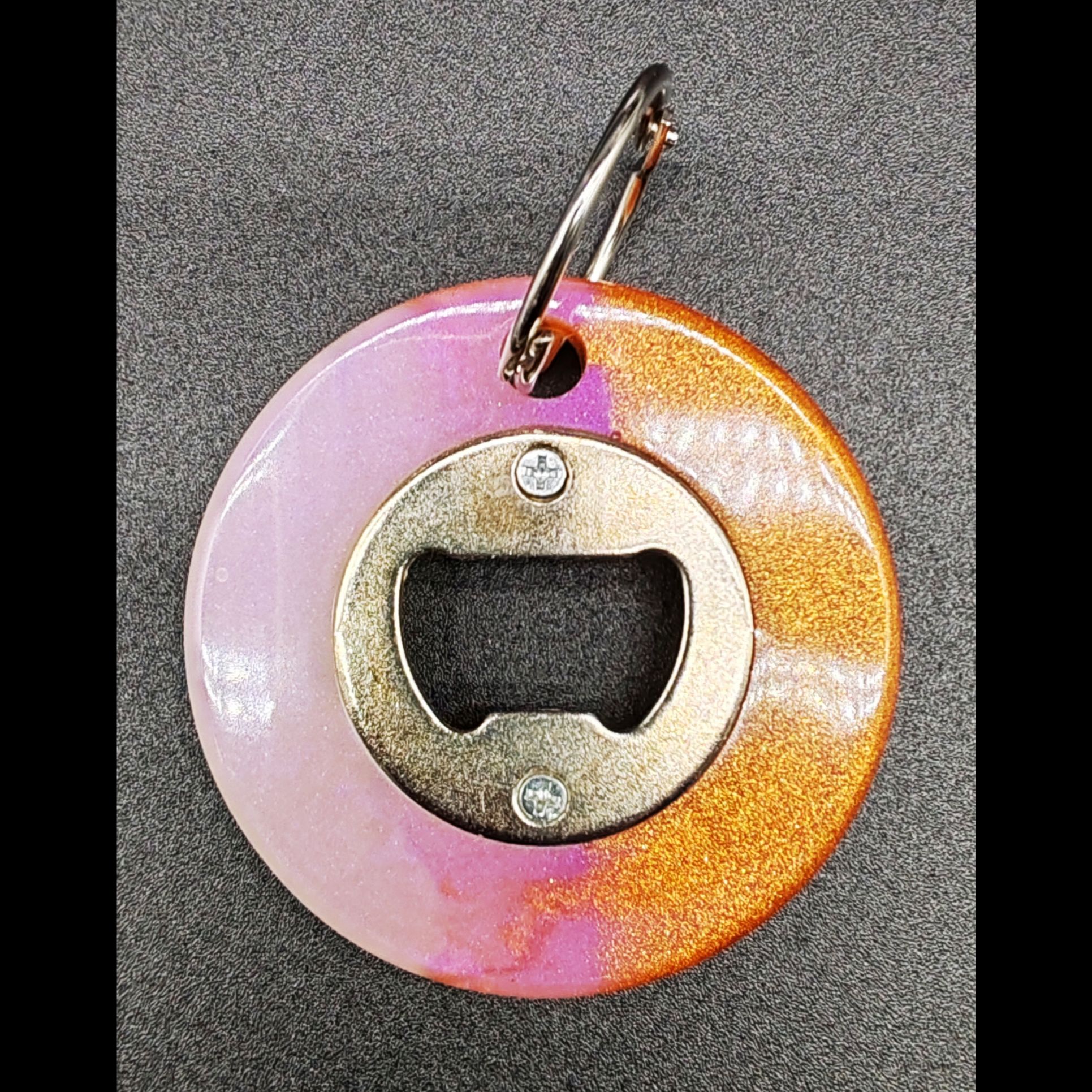 décapsuleur-rond-résine-epoxy-rose-blanc-perle-cuivré