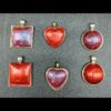 gamme-collier-résine-métallique-rouge-violet-holographique-médaillon-coeur-carré-rond-doré-argenté-cordon-cire-marron