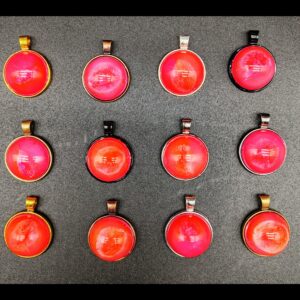 gamme-colliers-résine-epoxy-rose-orange-médaillon-argenté-doré-or-vieilli-chrome-noir-cuivré-bronze-cordon-cire-beige