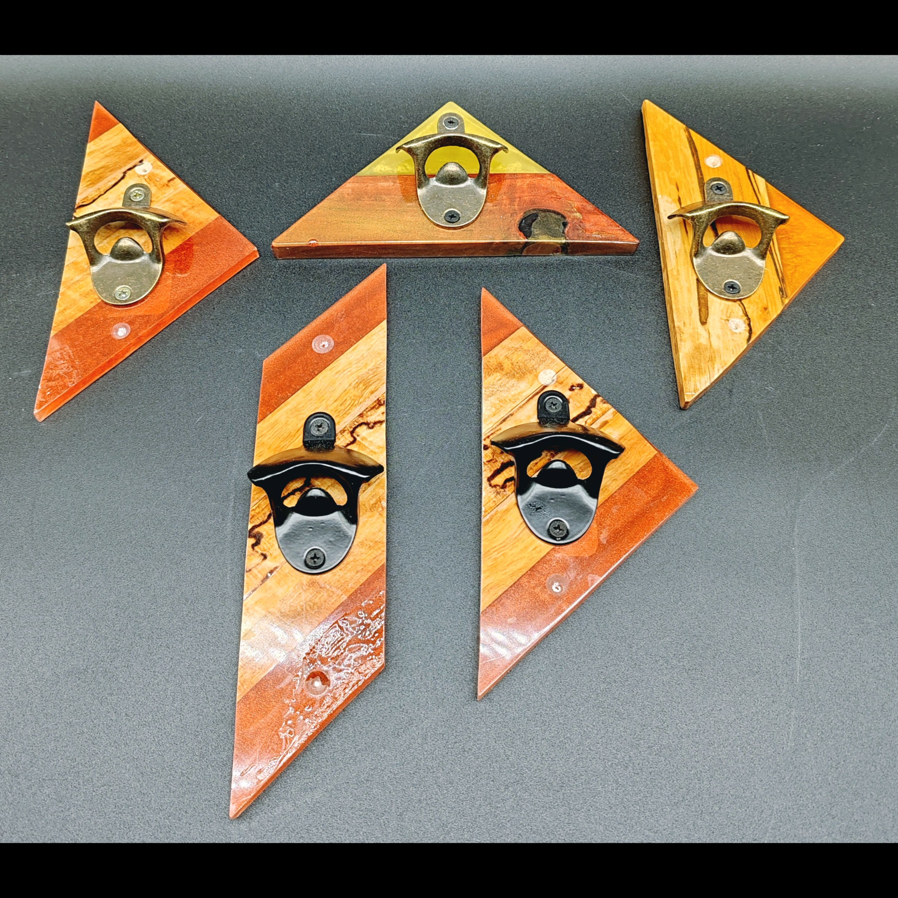décapsuleur-mural-aimanté-bois-séquoia-résine-epoxy-rouge-jaune-orange-noir-cuivré-fixation-murale