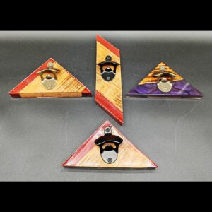 décapsuleur-mural-aimanté-bois-pin-maritime-pin-brulé-résine-epoxy-rouge-violet-cuivré-noir-fixation-murale