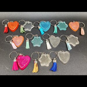 porte-clé-étoile-coeur-résine-epoxy-rouge-cristal-bleu-rose-holographique-rose-fluo-pompon-rouge-vert-bleu-clair-foncé-saumon-rose-clair-blanc-beige-ocre