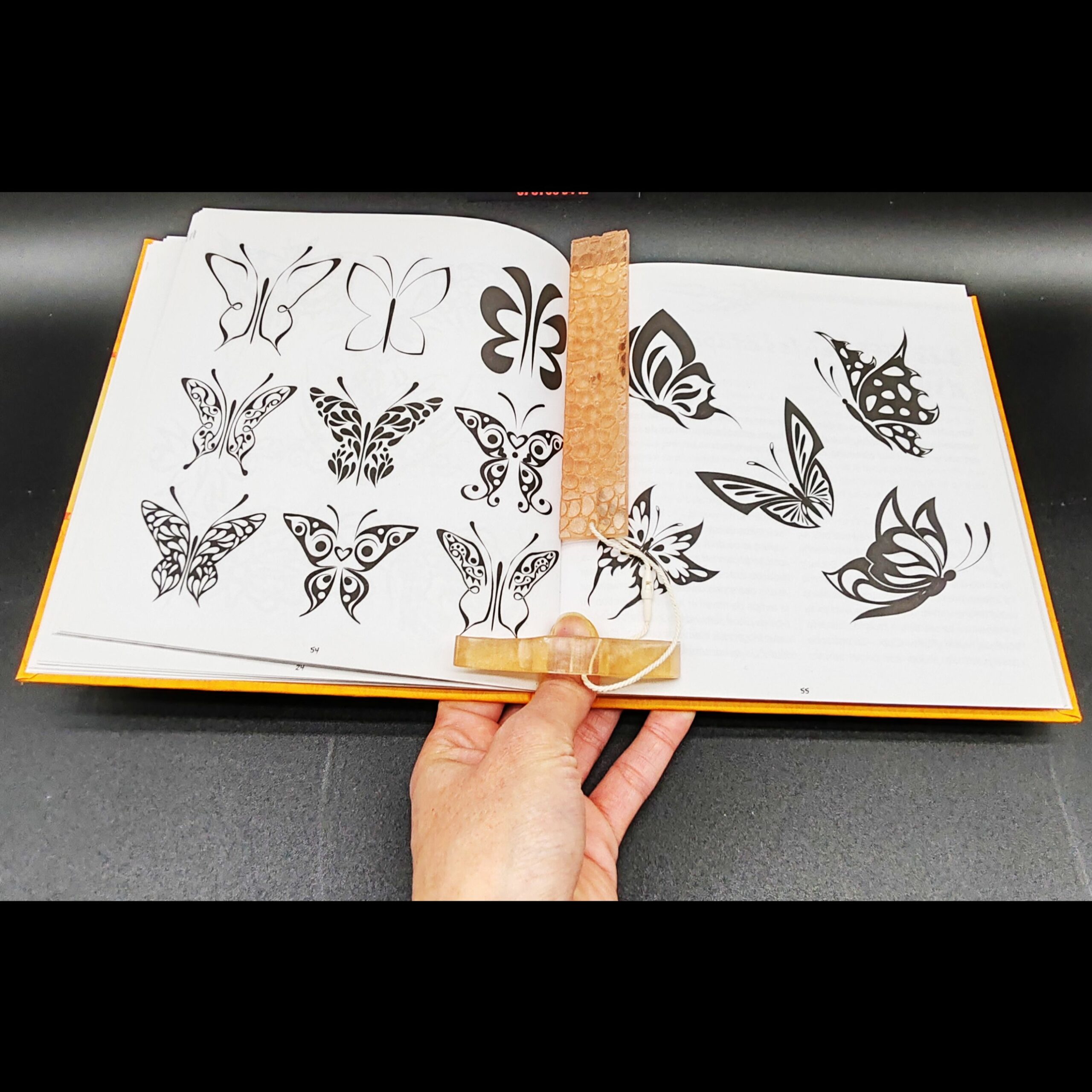 kit-lecture-bloque-page-marque-page-coeur-patte-trèfle-géo-feuille-reptile-résine-epoxy-rose-utilisation