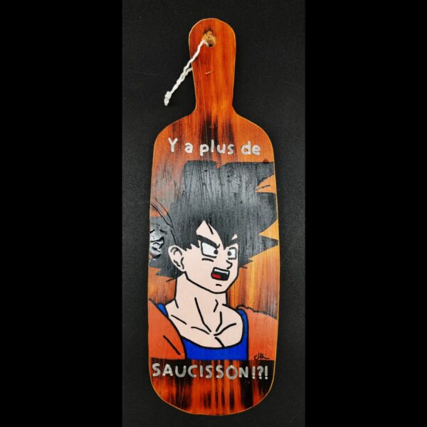 planche-apéro-pin-brulé-peinte-design-son-goku-dbz-saucisson