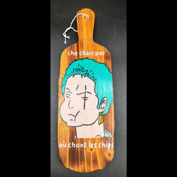 planche-apéro-pin-brulé-peinte-design-zoro-one-piece-chips